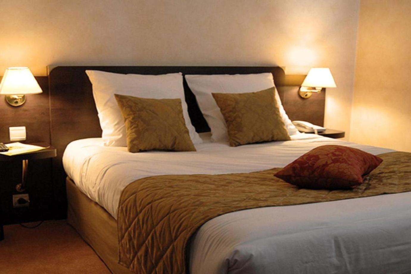 Logis Hotel Le Pelican Vernantes Exterior foto