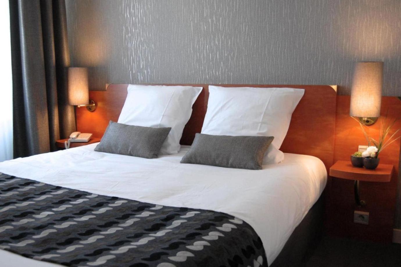 Logis Hotel Le Pelican Vernantes Exterior foto