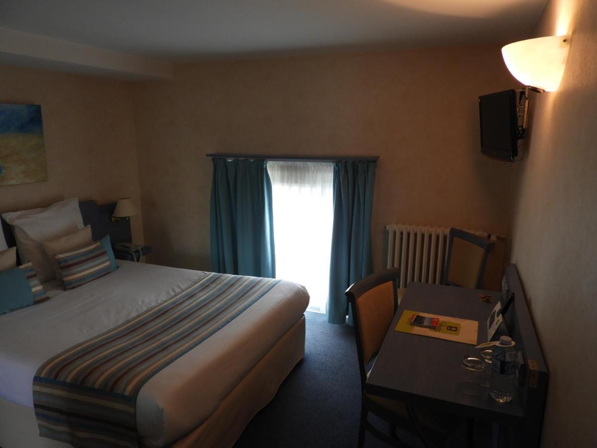 Logis Hotel Le Pelican Vernantes Exterior foto